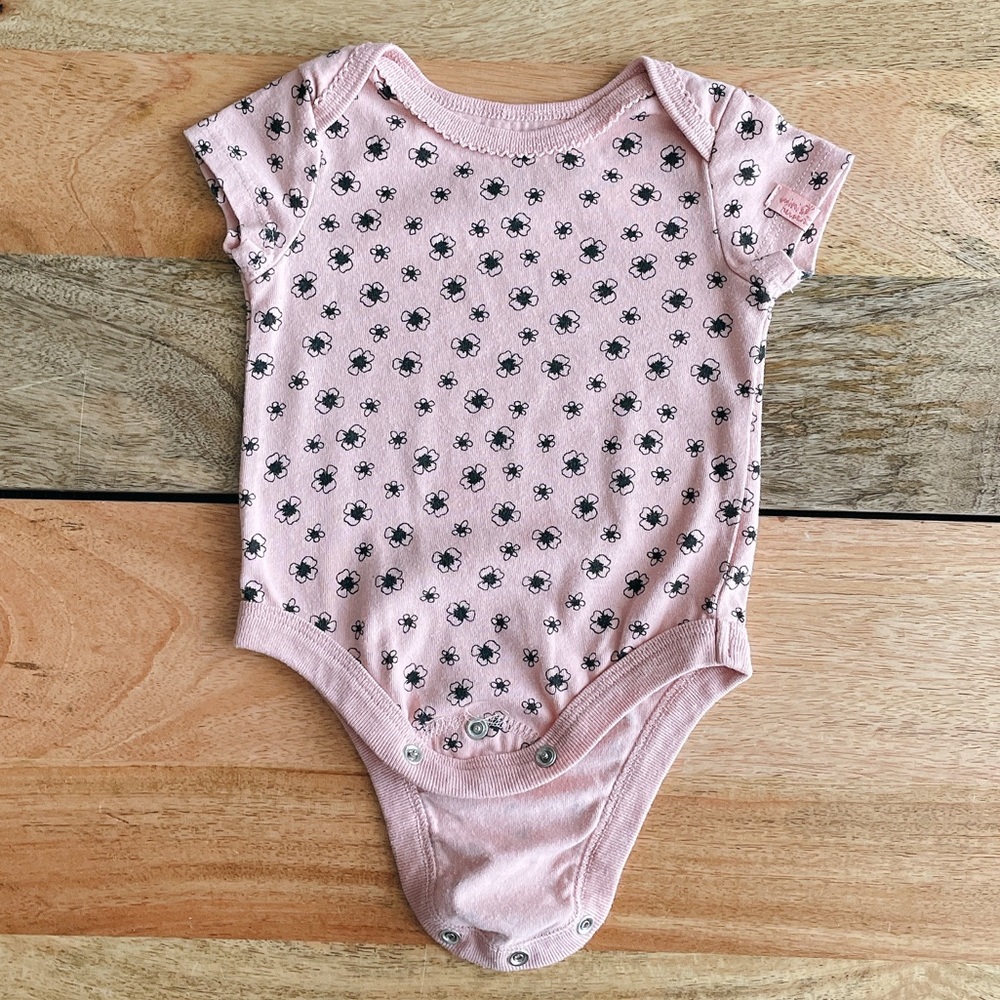 $2 Mini Heroes baby bodysuit 3m pink baby onesie